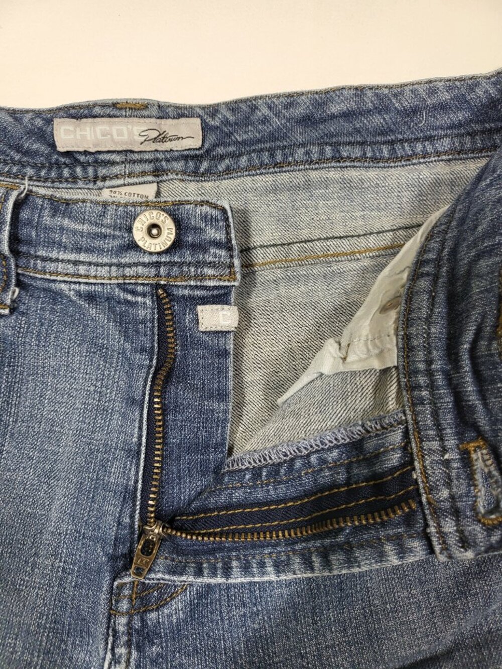 hico's Platinum Facet SH Jean Size 0 Short Blue Bootcut Stretch Denim - Picture 5 of 14
